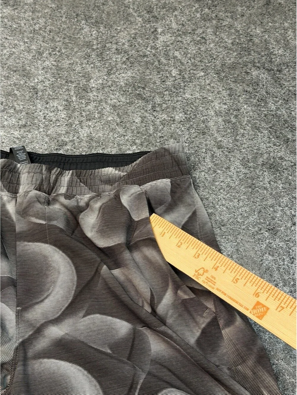 Lululemon Pace Breaker Shorts Men’s Large Black Gray Abstract Print Lined 7” Gym
